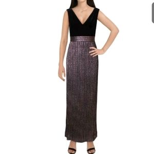 Vince Camuto Black Metallic sleeveless evening gow